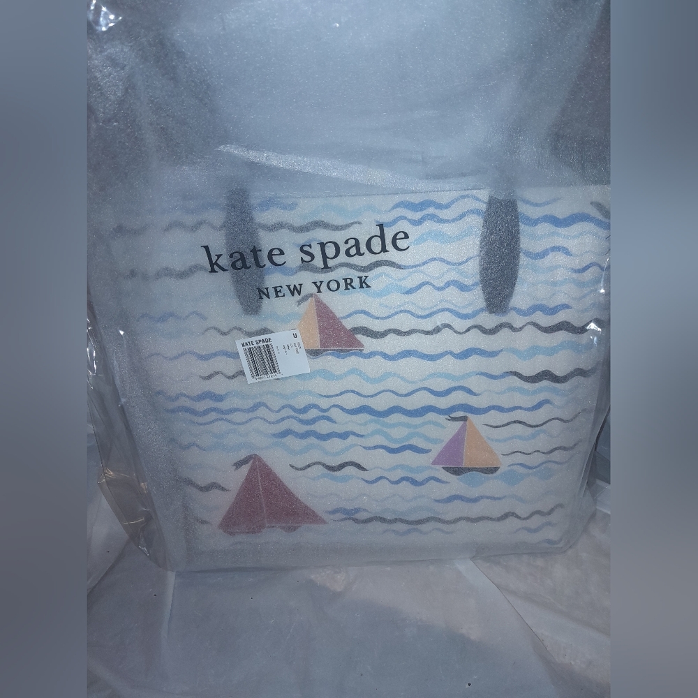 New Kate Spade Set Sail Large Leather Tote With Matching Detachable 8"Wristlet🌸 - Picture 2 of 7